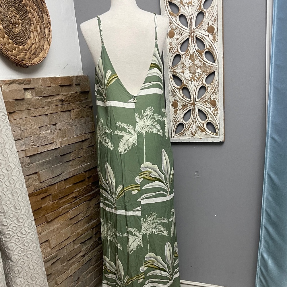 Malai Green Floral tropical Maxi Dress - Picture 5 of 9
